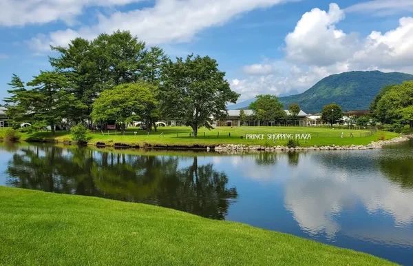 【西船橋発】旧軽井沢散策&お買い物 人気の高原リゾート「軽井沢」のリゾートアウトレットショッピングとぶらり「旧軽井沢」でゆったり散策♪1